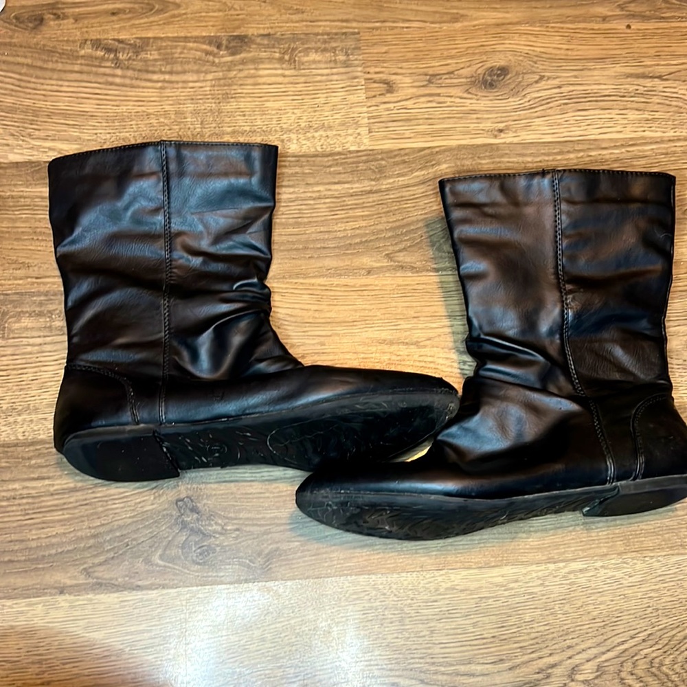 Zoey Short ankle Boots In Black Size 7 1/2